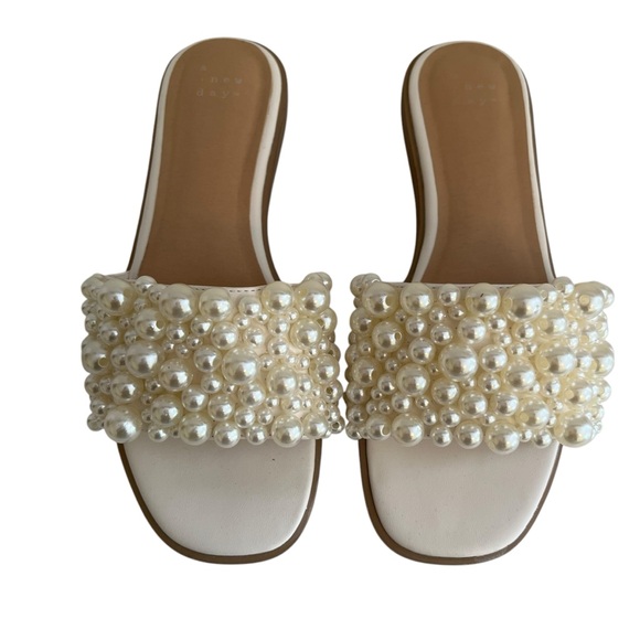 A New Day White Pearl Embellished "Nyla" Slide Sandals 6.5 - Picture 2 of 8